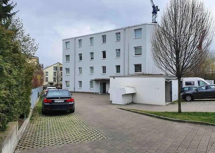 Atikka, Penthouse
